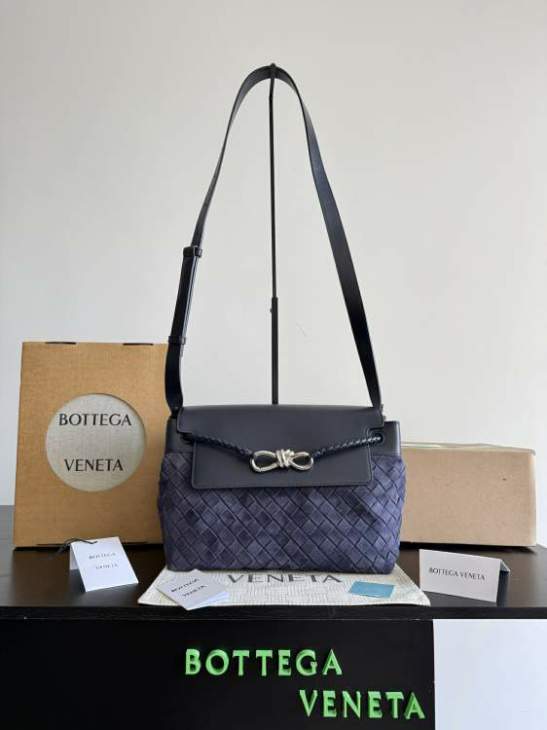 Picture of Bottega Veneta Handbags _SKUfw239931090fw